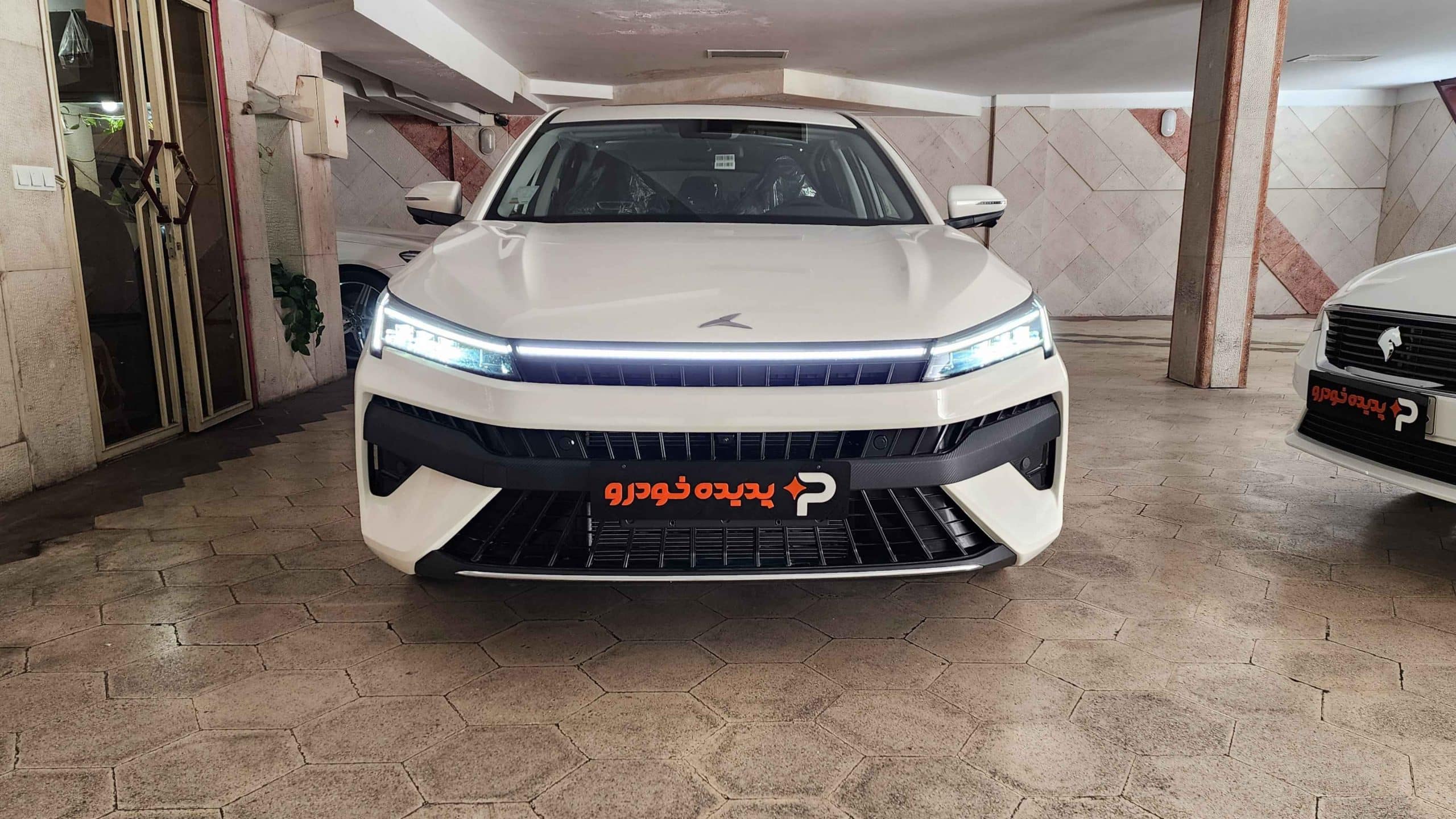 نمای جلو جک j7